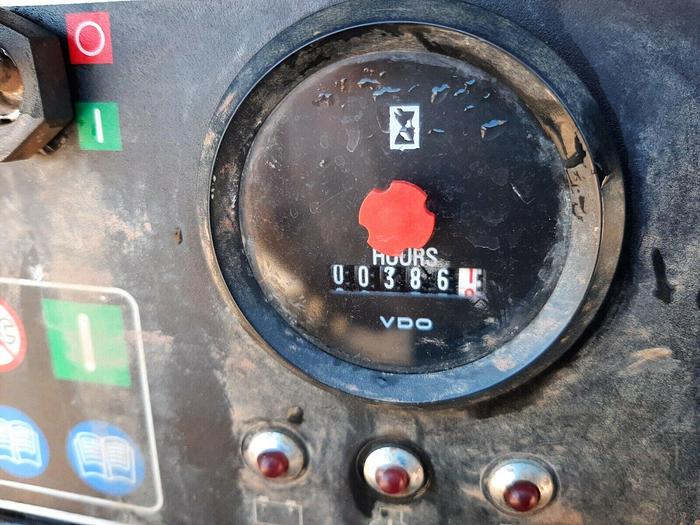 Used DOOSAN INGERSOLL RAND 7/31E DIESEL PORTABLE AIR COMPRESSOR WITH 110V GENERATOR