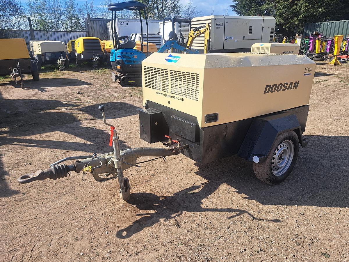 Used Doosan 7/31E compressor generator 