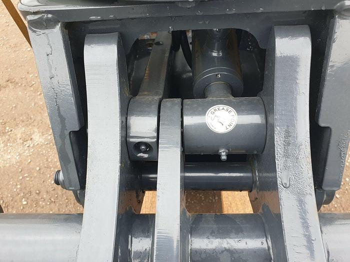 Selector Grab Suit 4 to 8 Tonne Machine