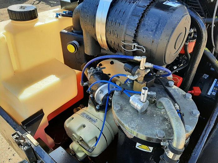 Used DOOSAN INGERSOLL RAND 7/31E DIESEL PORTABLE AIR COMPRESSOR WITH 110V GENERATOR