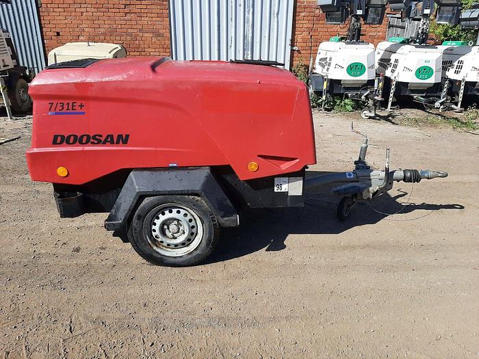 Used DOOSAN INGERSOLL RAND 7/31E DIESEL PORTABLE AIR COMPRESSOR WITH 110V GENERATOR