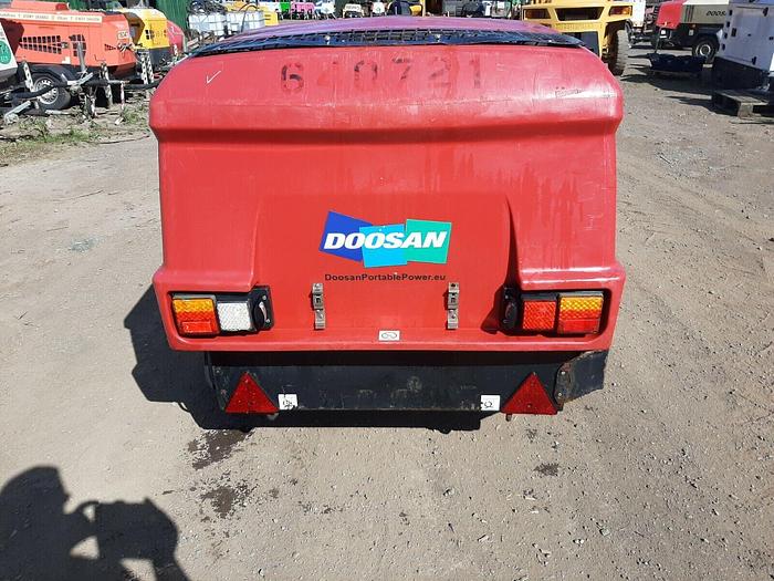 Used DOOSAN INGERSOLL RAND 7/31E DIESEL PORTABLE AIR COMPRESSOR WITH 110V GENERATOR