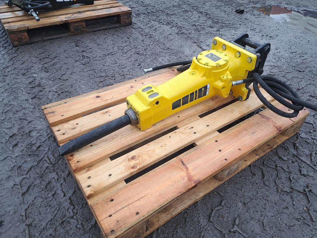 Used Atlas copco Sb152