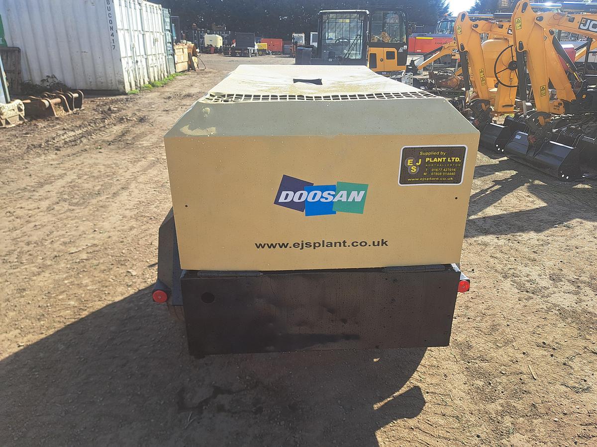 Used Doosan 7/31E compressor generator 