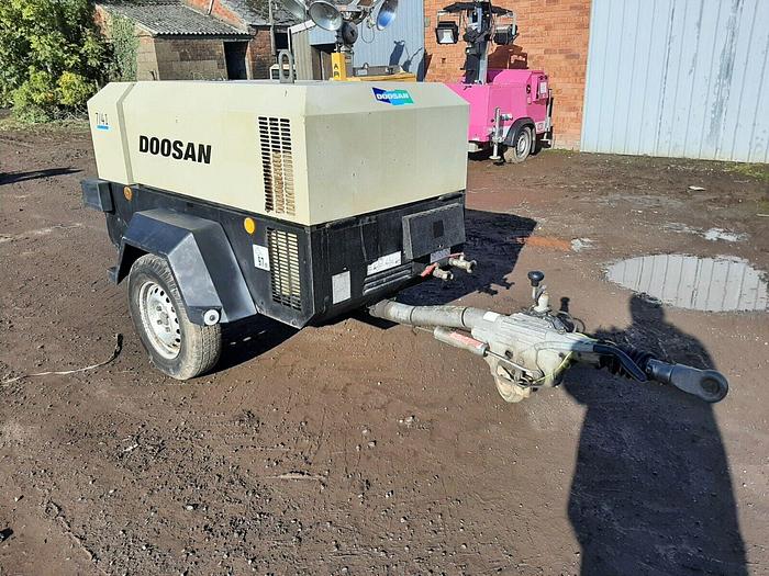 Used DOOSAN INGERSOLL RAND 7/41 DIESEL PORTABLE AIR COMPRESSOR