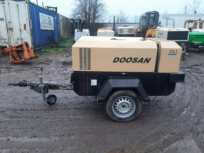 Used DOOSAN 7/41E DIESEL PORTABLE AIR COMPRESSOR GENERATOR