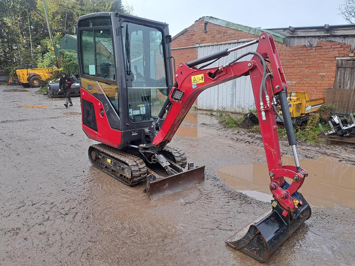 Used Yanmar SV15VT Mini Digger 