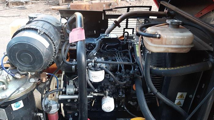 Used DOOSAN INGERSOLL RAND 7/31E DIESEL PORTABLE AIR COMPRESSOR WITH 110V GENERATOR