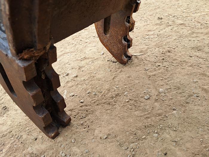 Used 5 tyne hydraulic grab