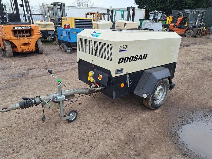 Used DOOSAN INGERSOLL RAND 7/26E DIESEL PORTABLE AIR COMPRESSOR & GENERATOR only 815