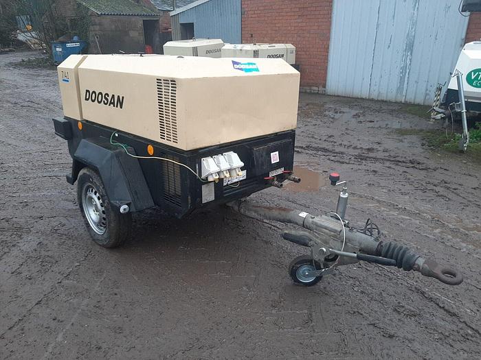 Used DOOSAN 7/41E DIESEL PORTABLE AIR COMPRESSOR GENERATOR