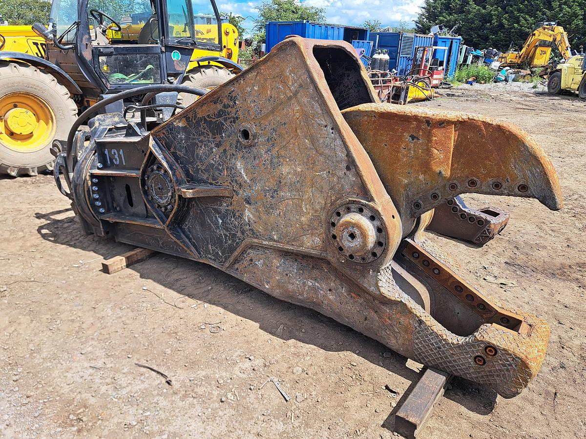 Used Caterpillar S325 scrap shear