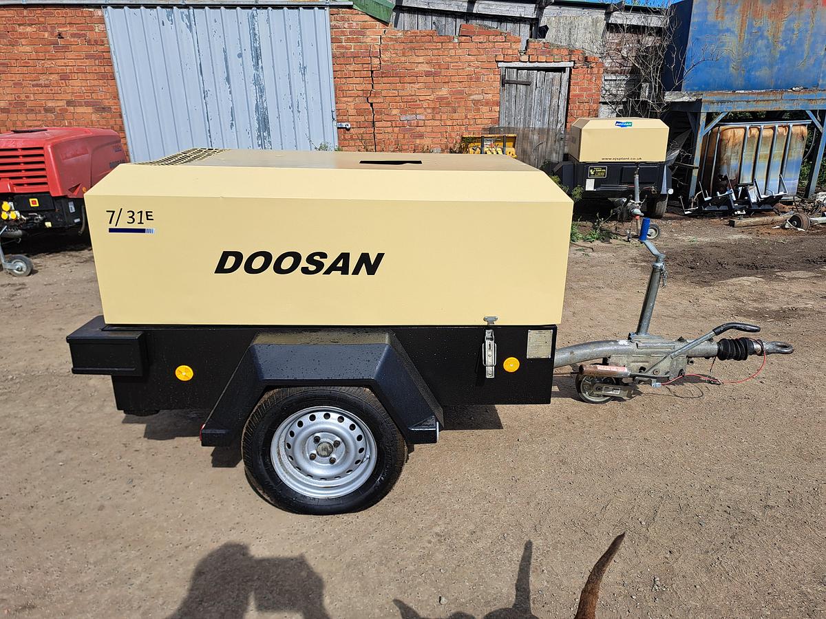 Used Doosan 7/31 compressor generator