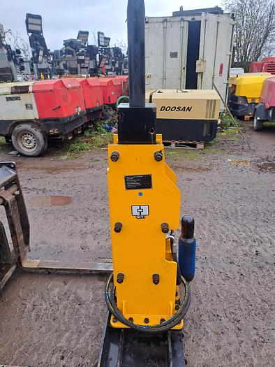 Skid steer breaker post knocker 
