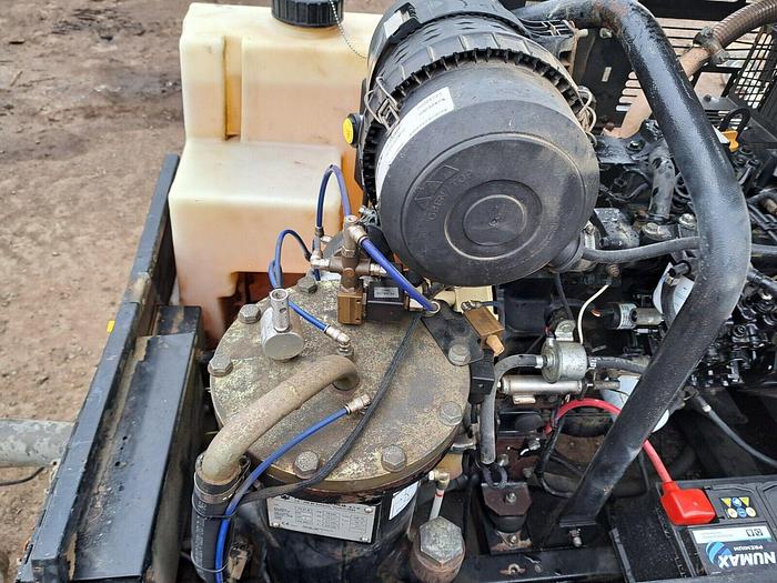 Used DOOSAN INGERSOLL RAND 7/26E DIESEL PORTABLE AIR COMPRESSOR & GENERATOR only 815