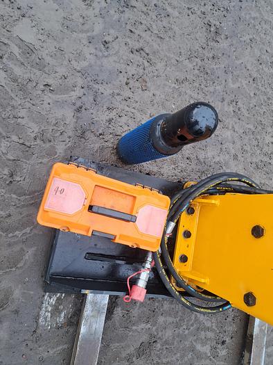 Skid steer breaker post knocker 