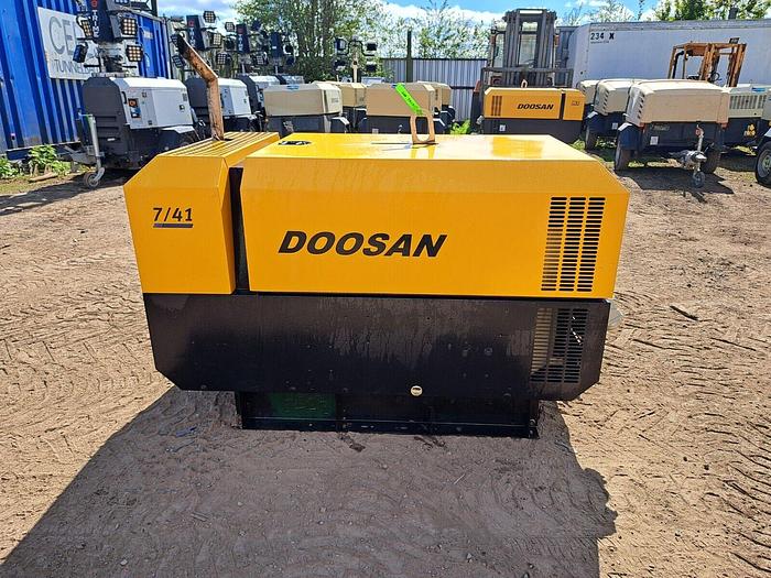 Used DOOSAN INGERSOLL RAND 7/41E DIESEL AIR COMPRESSOR GENERATOR 173 hours only