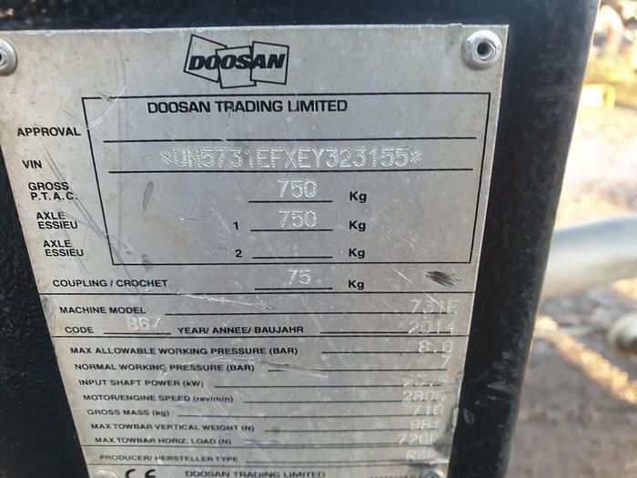 Used DOOSAN INGERSOLL RAND 7/31E DIESEL PORTABLE AIR COMPRESSOR WITH 110V GENERATOR