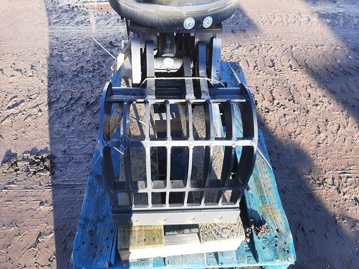 Selector Grab Suit 3 to 5 Tonne Machine