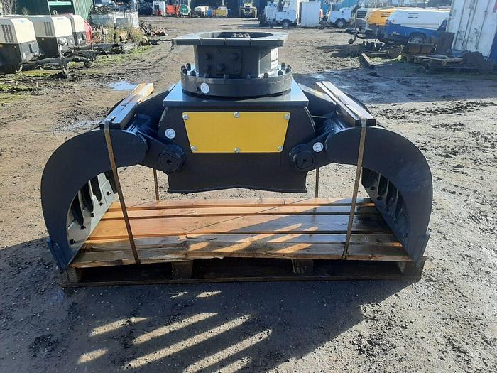 Mustang Selector Grab Suit 13 to 22 Tonne Machine