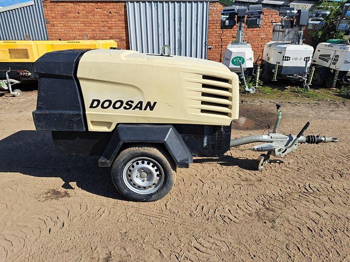 Used DOOSAN INGERSOLL RAND 7/41+ DIESEL PORTABLE AIR COMPRESSOR Low Hours
