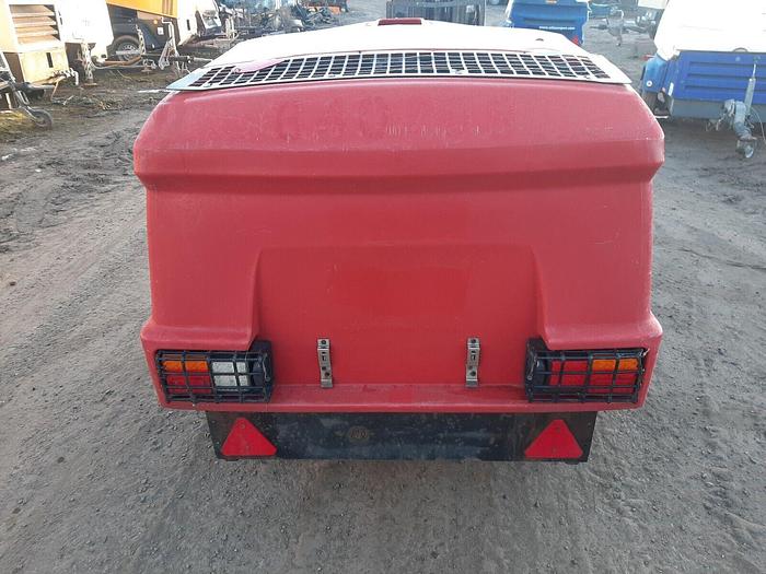 Used DOOSAN INGERSOLL RAND 7/31E DIESEL PORTABLE AIR COMPRESSOR WITH 110V GENERATOR