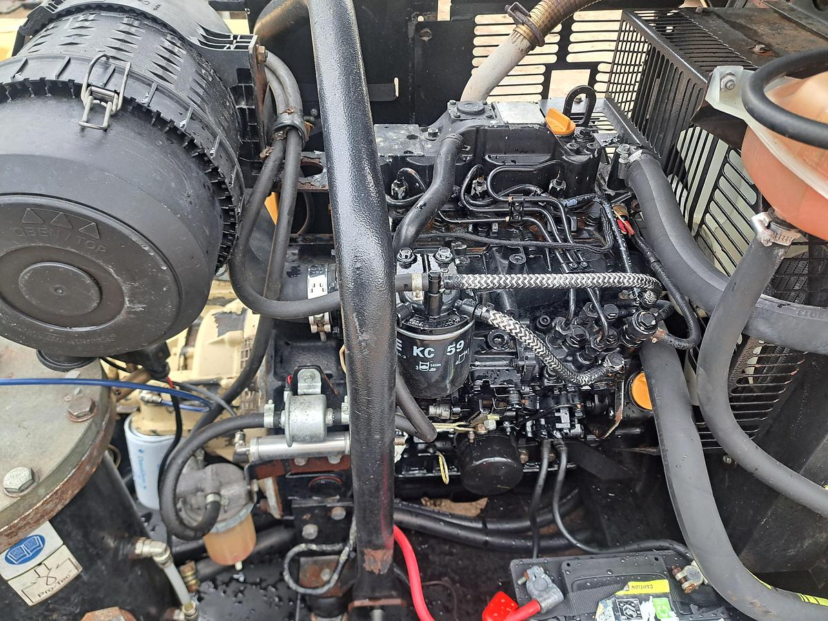 Used Doosan 7/31e compressor generator 