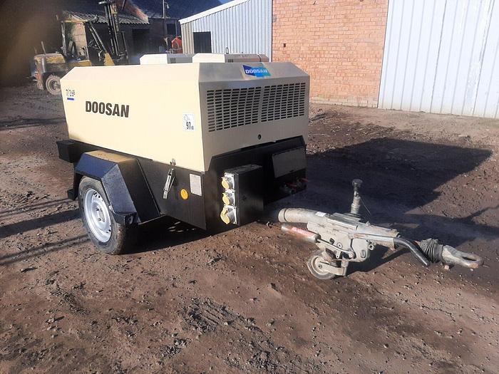 Used DOOSAN INGERSOLL RAND 7/26E DIESEL PORTABLE AIR COMPRESSOR & GENERATOR only 631