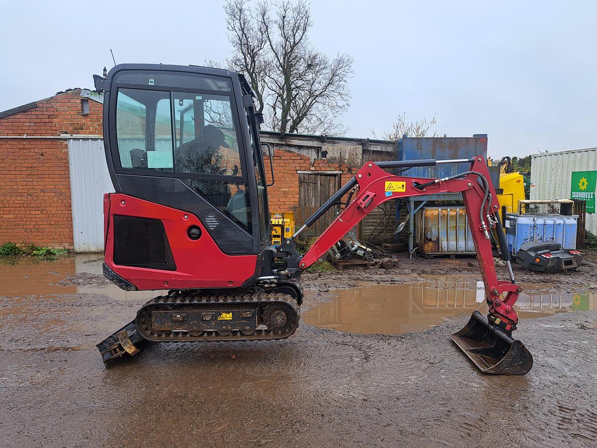 Used Yanmar SV15VT Mini Digger 