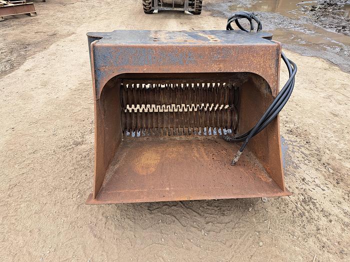 Used Remu Screening Bucket
