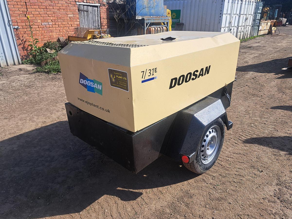 Used Doosan 7/31E compressor generator 