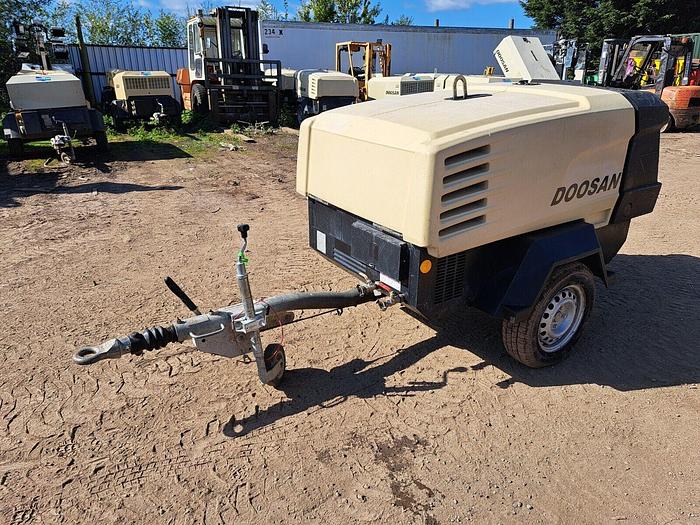 Used DOOSAN INGERSOLL RAND 7/41+ DIESEL PORTABLE AIR COMPRESSOR Low Hours