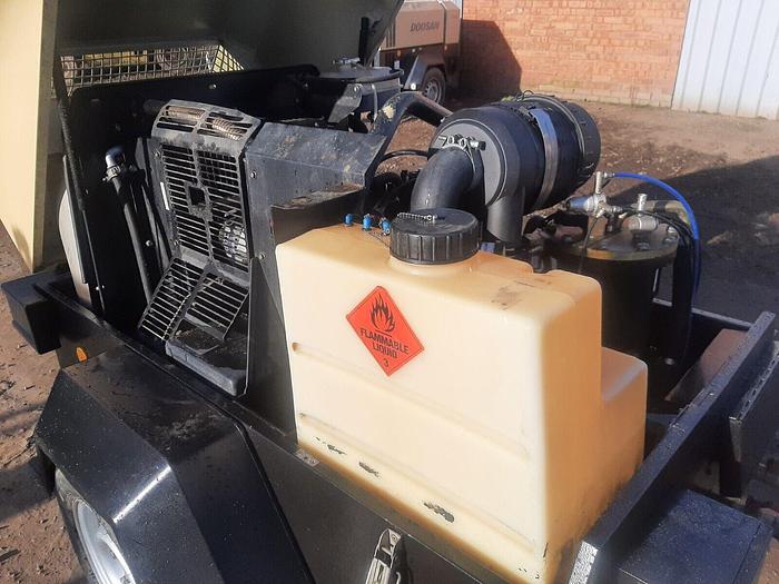 Used DOOSAN INGERSOLL RAND 7/26E DIESEL PORTABLE AIR COMPRESSOR & GENERATOR only 631