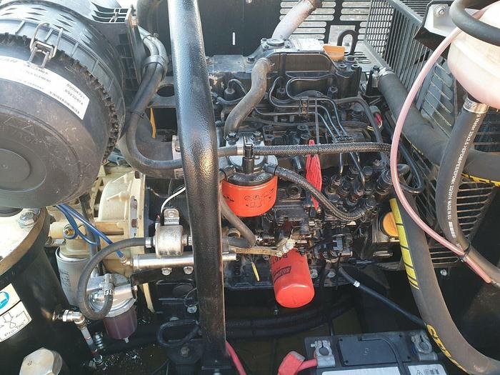 Used DOOSAN INGERSOLL RAND 7/31E DIESEL PORTABLE AIR COMPRESSOR WITH 110V GENERATOR