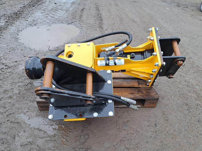 Arrowhead R75 Post driving hammer and breaker