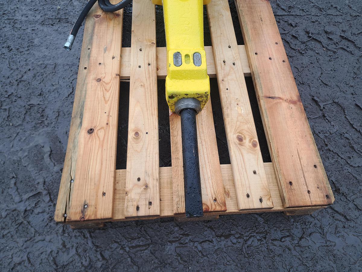 Used Atlas copco Sb152