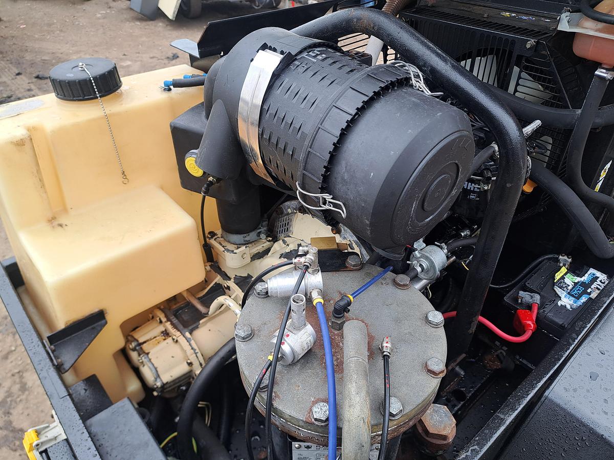 Used Doosan 7/31e compressor generator 
