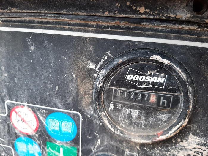 Used DOOSAN INGERSOLL RAND 7/41+ DIESEL PORTABLE AIR COMPRESSOR Low Hours