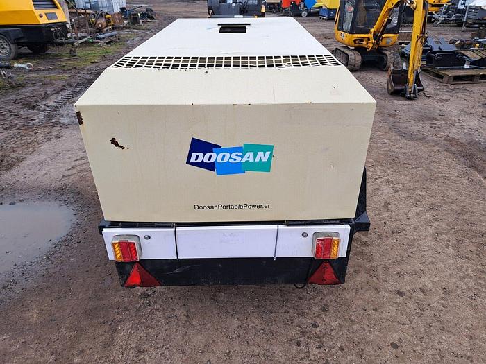 Used DOOSAN INGERSOLL RAND 7/26E DIESEL PORTABLE AIR COMPRESSOR & GENERATOR only 815