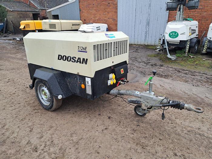 Used DOOSAN INGERSOLL RAND 7/26E DIESEL PORTABLE AIR COMPRESSOR & GENERATOR only 815