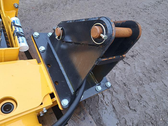 Arrowhead R75 Post driving hammer and breaker