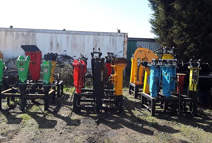Used HYDRAULIC ROCK HAMMERS FOR EXCAVATORS DIGGERS