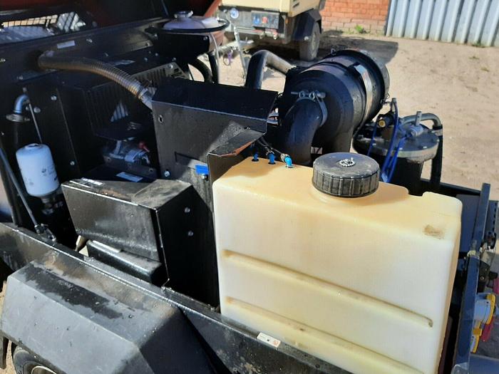 Used DOOSAN INGERSOLL RAND 7/31E DIESEL PORTABLE AIR COMPRESSOR WITH 110V GENERATOR