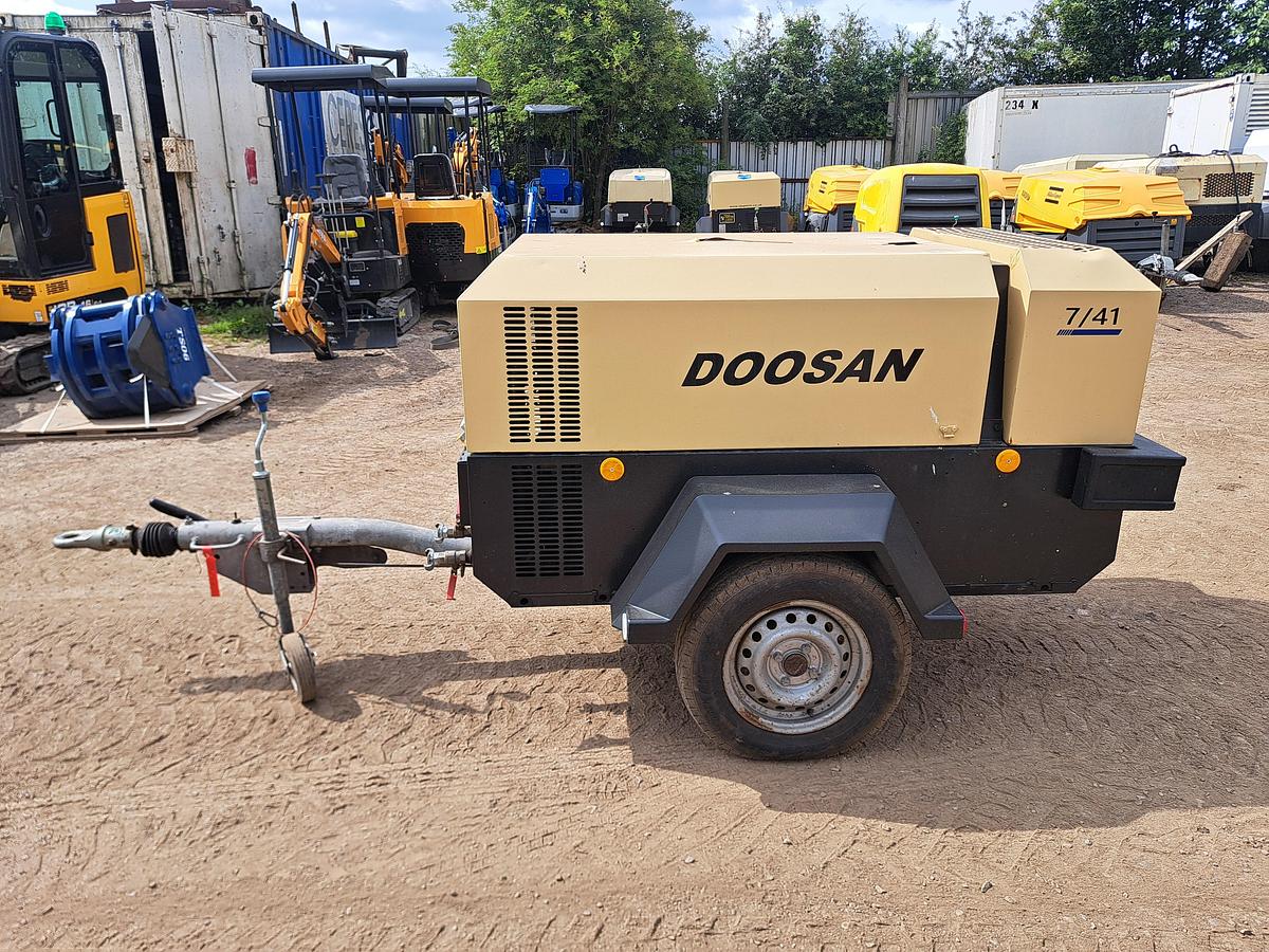 Used Doosan 7/41 compressor generator