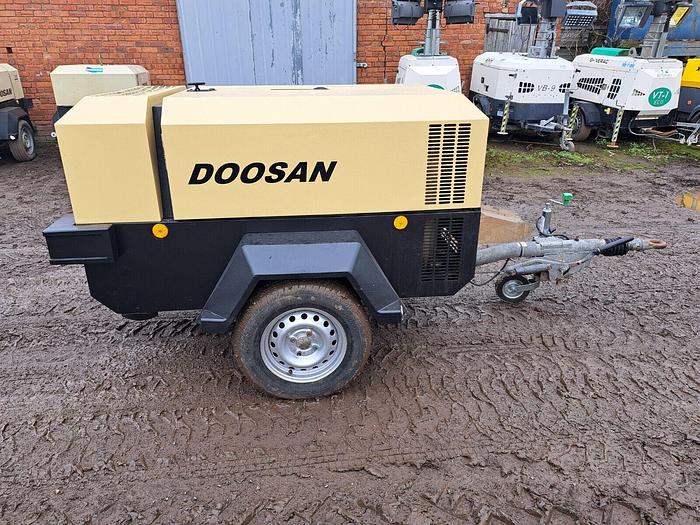 Used DOOSAN INGERSOLL RAND 7/41 DIESEL PORTABLE AIR COMPRESSOR Low Hours