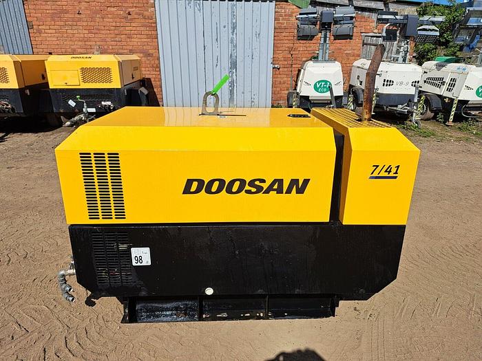 Used DOOSAN INGERSOLL RAND 7/41E DIESEL AIR COMPRESSOR GENERATOR 173 hours only