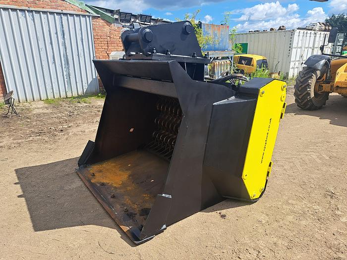 Used Remu Screening bucket