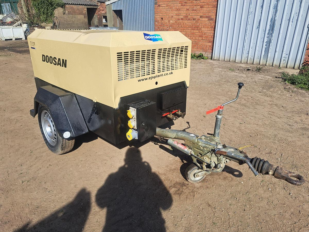 Used Doosan 7/31E compressor generator 