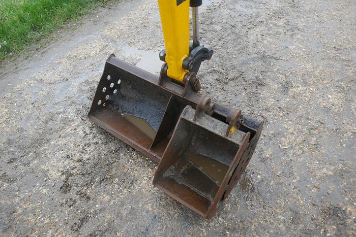 Used 2014 JCB 8018 CTS