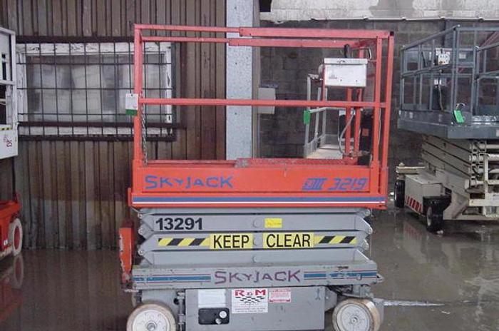 1999 SKYJACK 3219
